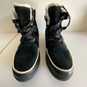 SOREL - Cold weather & Waterproof Boots. New without tag!
